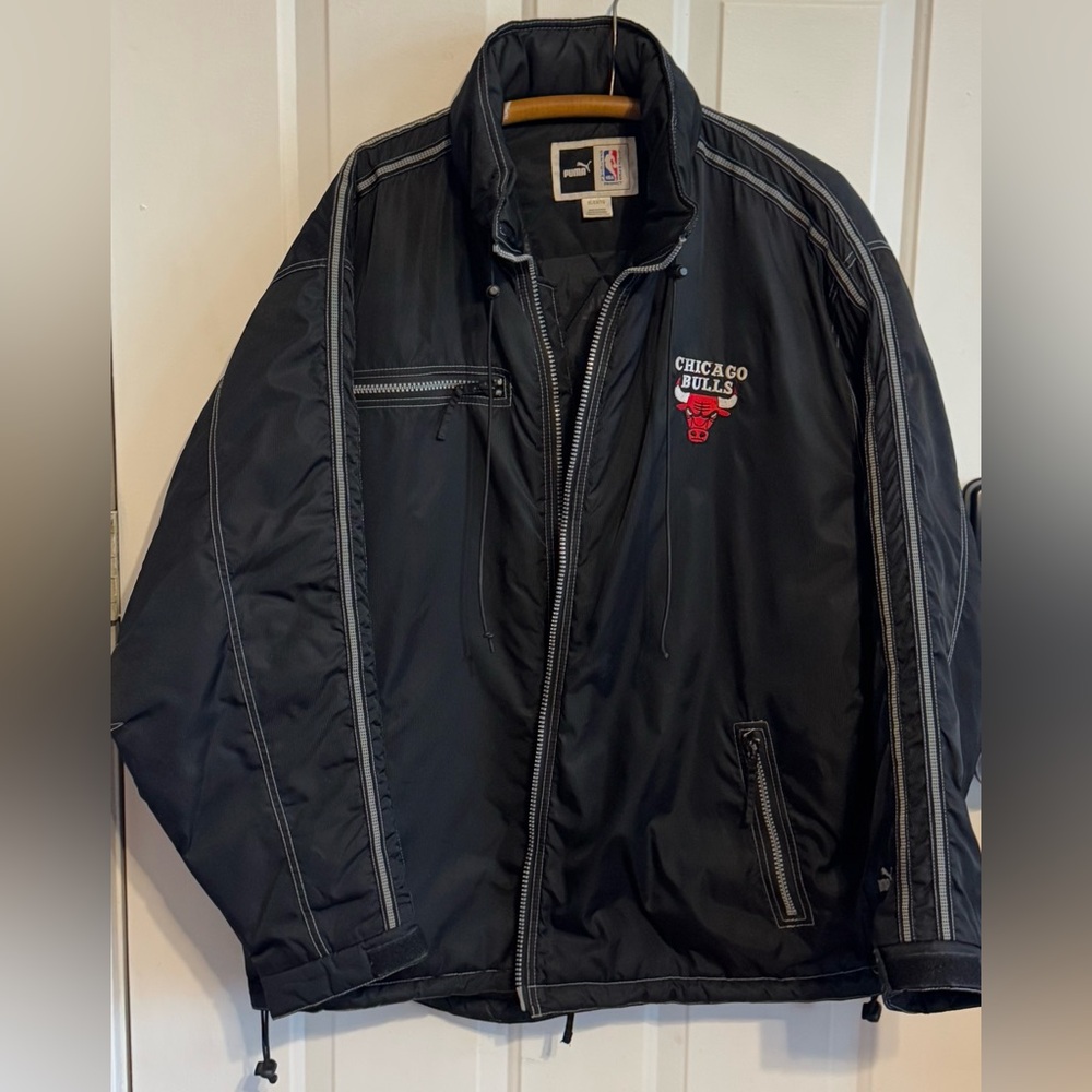 Vtg rare 90’s Puma Black Chicago Bulls Bomber Jacket with Red Logo Sz xl